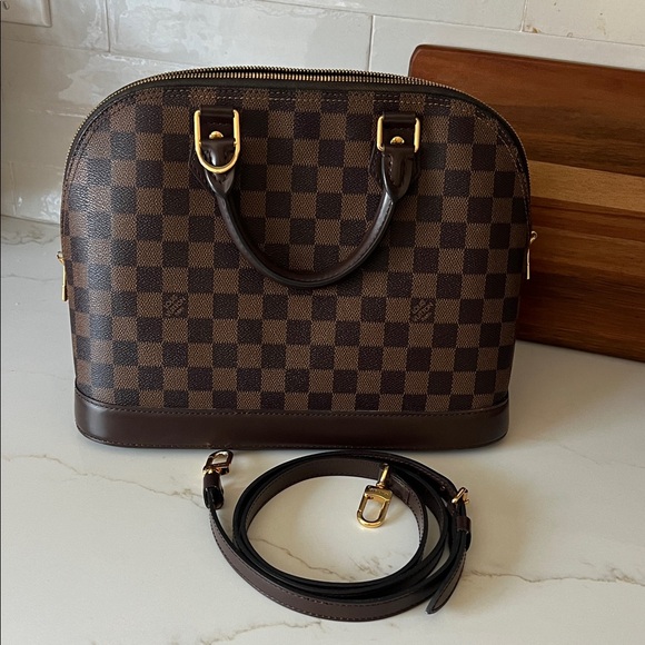 Elegant Brown Checkered Handbag - Picture 1 of 7